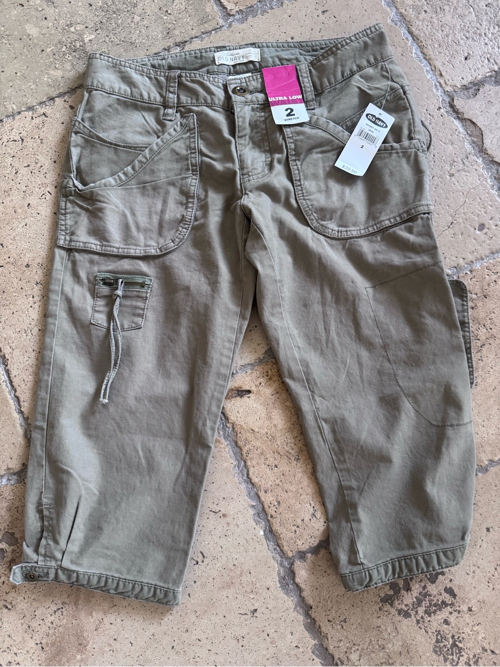 NWT-Old Navy Vintage 2006 Ultra Low Rise Capri Women's Size 2 stretch